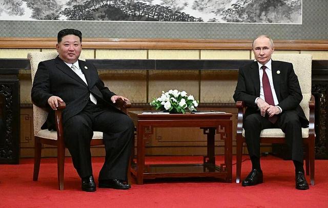 特朗普看完阅兵直播，下令8架战机飞过白宫，现场过一把阅兵瘾