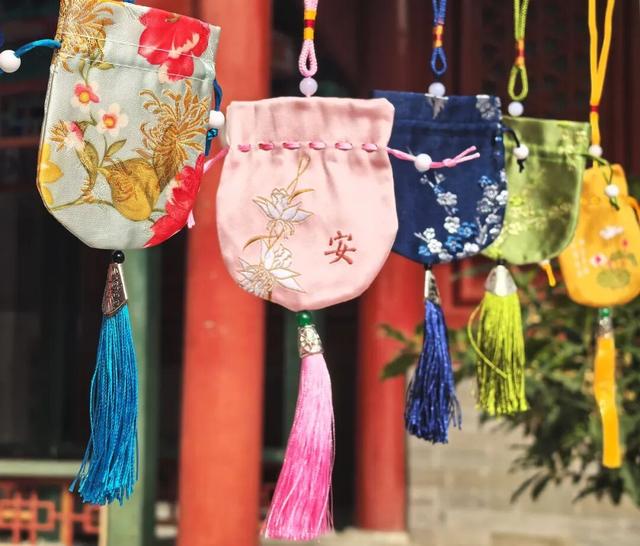 “三园同庆”过中秋，满街都是团圆味——
