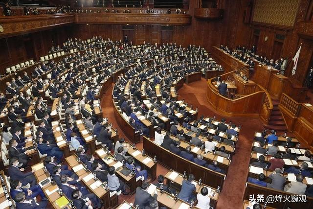 高市民调暴跌，下台已成定局？日本大选黑马已出，对华态度不简单