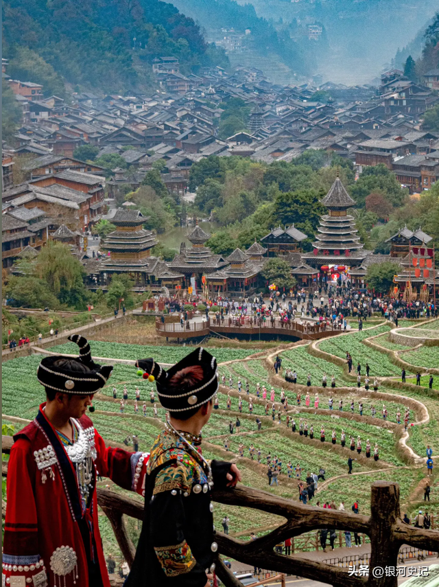 外媒沉默了！西班牙夫妇直言：中国比报道好一万倍，像天堂！