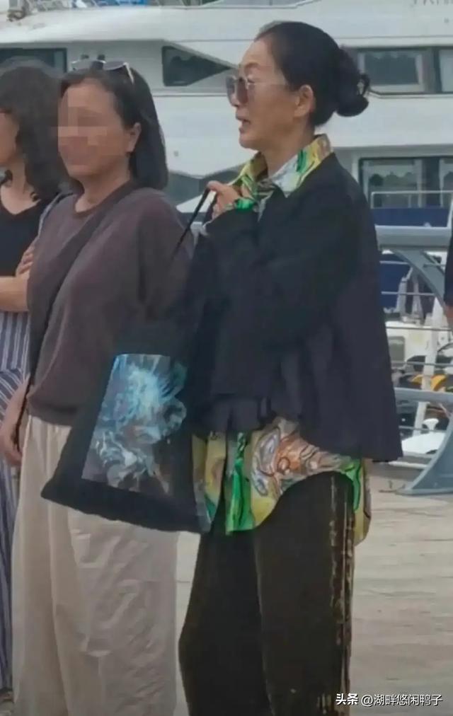 61岁的她真的太瘦了，几十年不吃白米饭保持身材，对自己也太狠了