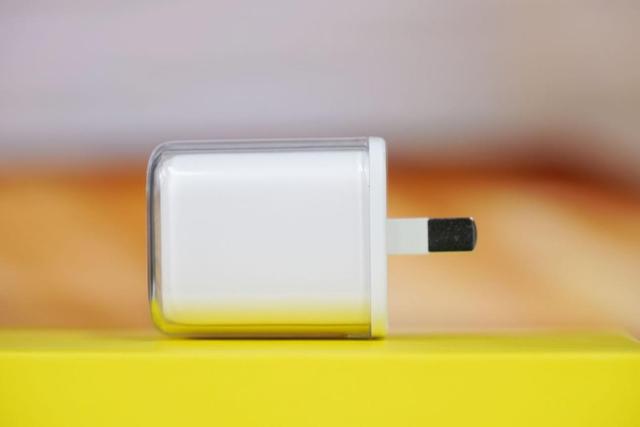 iPhone 17快充“绝配”！倍思同芯充Pro测评：45W满血充+同芯护机