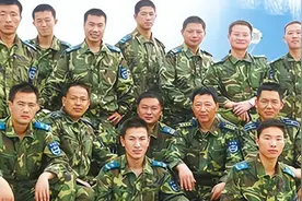 汶川地震，15位军人舍命从4999米高空盲跳救援，如今都是何职位？图片