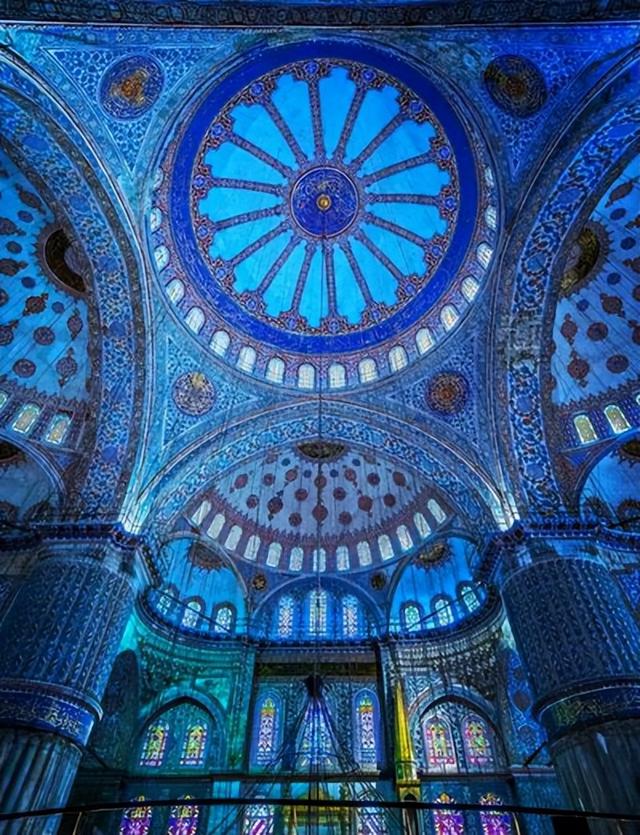 国际邮轮围剿中国市场，瞄准老年客群收割，水价暴涨6倍赚黑心钱