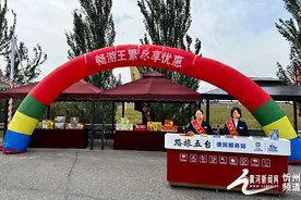 “十一”期间，五台山北高速收费站开启助农新模式图片