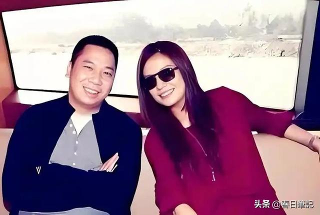 面相又变了！49岁赵薇广东吃饭又老又凶， 当年小燕子再也回不去了