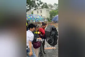 考场外的可爱奶奶一脸懵，但我看明白了｜胜春log图片