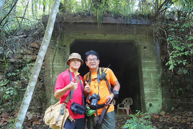 福建龙岩徒友为广东梅州助力，200多人同登旗山，进防空洞探秘