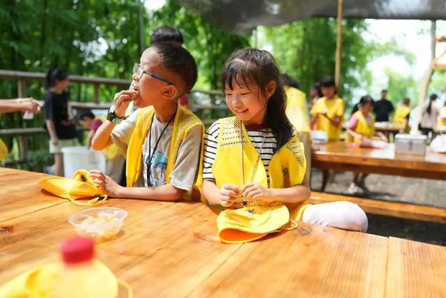 蜜蜂谷里探秘忙！“阅·自然”公益课堂开启自然研学之旅