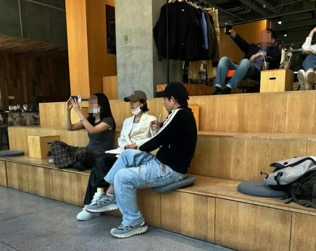 冯绍峰也没想到，被官媒高调官宣喜讯的赵丽颖，证实陈晓没说错