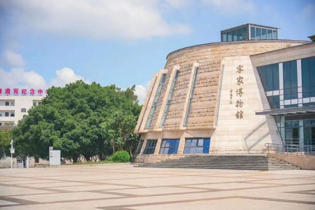 别再去人挤人！这座宝藏小城，一半是山水，一半是客家味