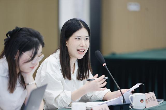 语言不通支付不便，能不能一下飞机就精准对接？外国友人想看机器人机器狗，是否可以实现？