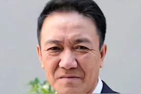 抛弃24年原配，转身迎娶小娇妻，不料儿子30年的报复让他遗憾终生图片