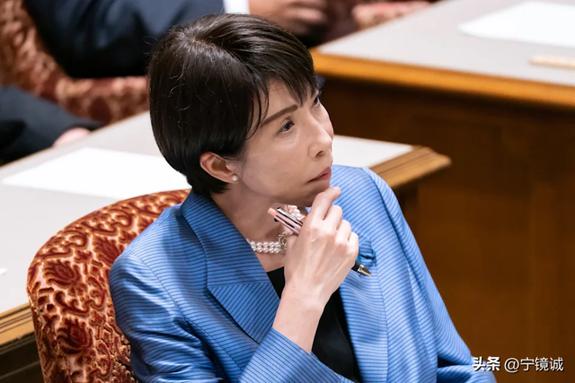 硬抗中国33天，日本面临“三面夹击”：高市早苗错算了一步棋