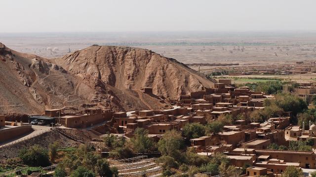 40度的吐鲁番，火焰山竟然是国内葡萄盛产区，500多个品种