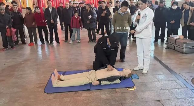 【冬游舟曲 簪花迎春】“西街七点半·文化大集市” 点亮夜色 共赏风华