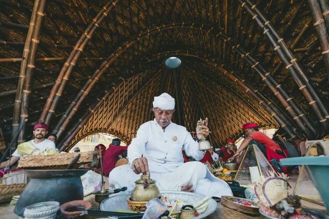 巴厘岛度假村上新！以魔鬼鱼为灵感的竹构建筑漂浮海天之间