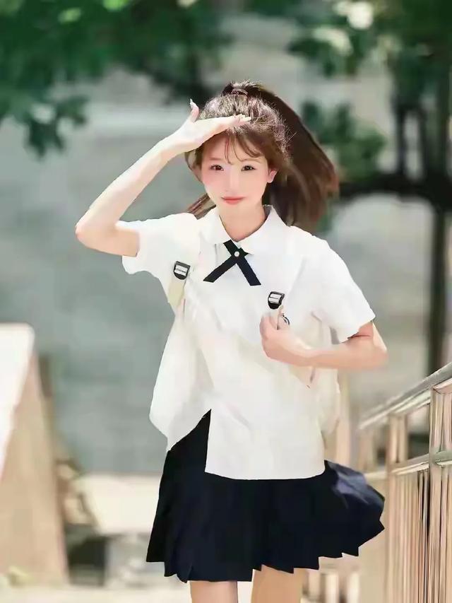 甘肃兰州一校花，楚楚动人，倾国倾城	，这气质堪称校园天花板