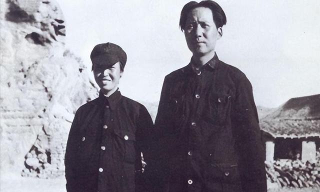 79年贺子珍去纪念堂，看到水晶棺下意识伸手，工作人员：禁止触碰