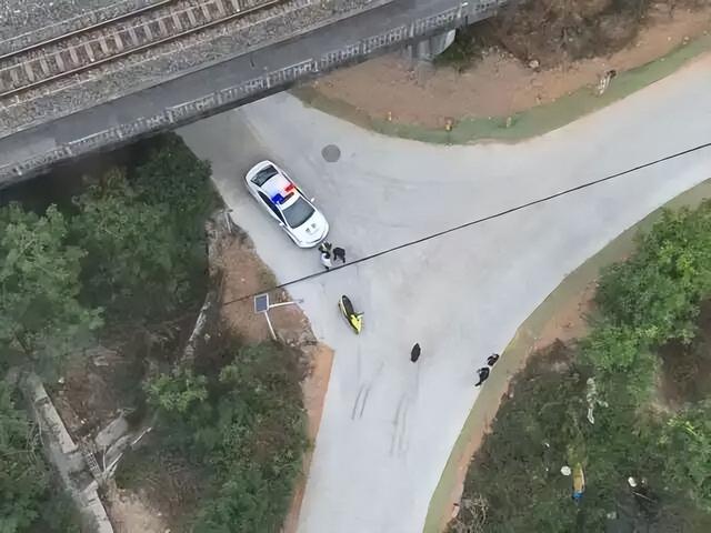 父亲上山伐木后失联，广东15岁男孩紧急报警，称曾接到微信视频求助