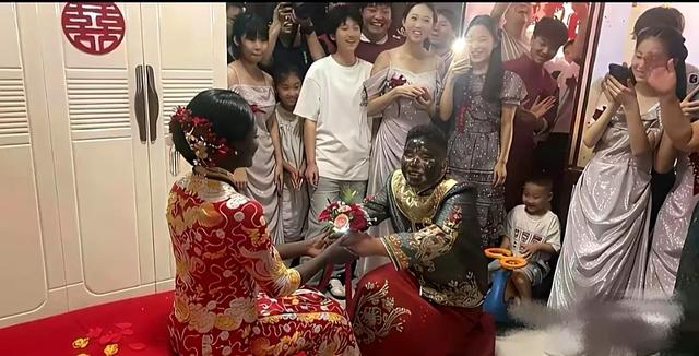中国小伙娶了一个黑人妻子，看到他妻子的颜值，黑人当中也算貂蝉