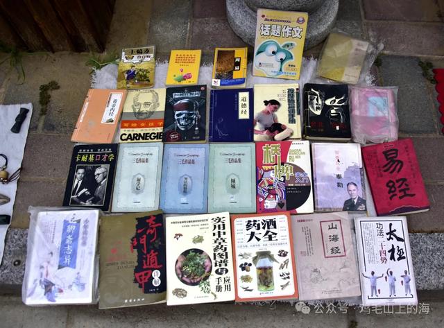 邯郸展后街旧书摊掠影