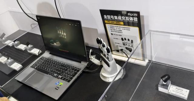 完蛋，我在北京被机器人人人人人人人人人人给包围了