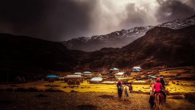 西藏必打卡的冰川秘境！漂浮冰山的湖泊，美到窒息