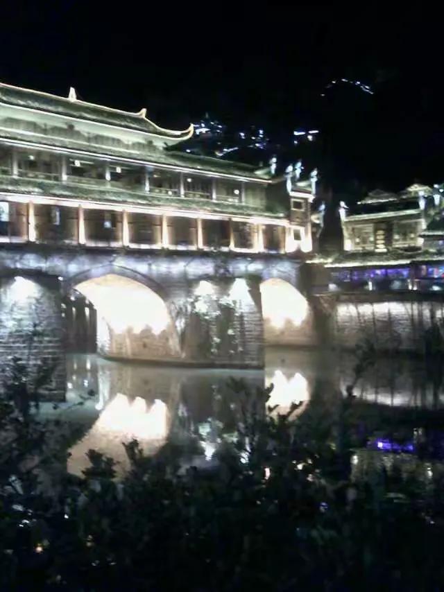 五彩斑斓营造出如梦如幻的古典意境