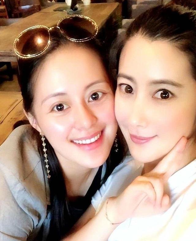 王珂如今在淄博卖烧烤，曾是抗战剧顶流，时代变了她也换了活法