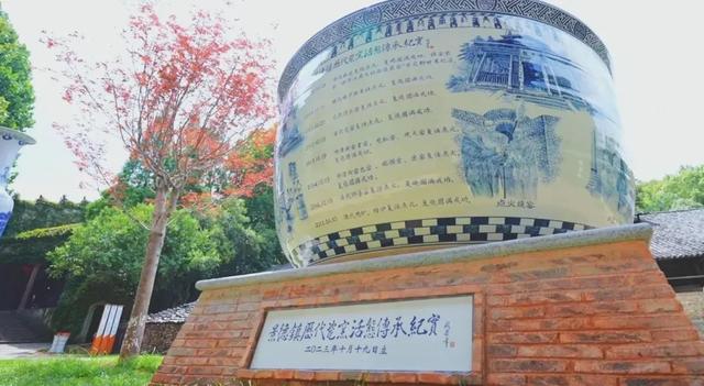 景德镇惊现巨型青花大龙缸！6位成人才能合抱