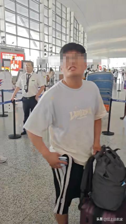 女子机场插队打人，态度嚣张，报警后听到赔偿3500元，开始哭穷