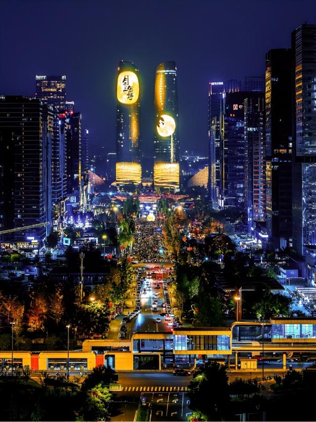 这么近那么美，放假来成都耍一回！