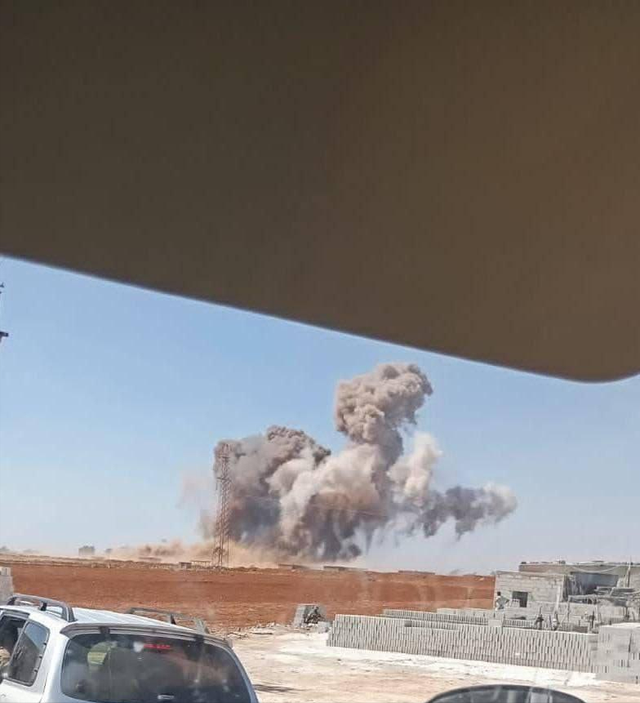 8个师一夜之间撤干净，700人阵亡，以军空投，叙利亚被朱拉尼分裂