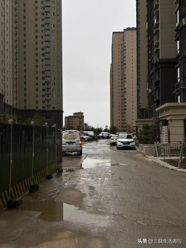 11岁男孩坠入小区通风井：烂尾楼“复活”后的悲剧