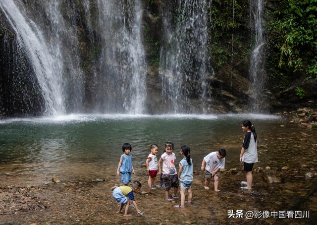 广东信宜：天马山引客来