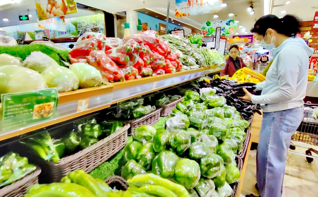 又一巨头倒下!疯狂关店11万家，为什么我们都不愿意逛商场了?