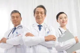 医疗机构只有去资本化，医生实行年薪制度，才是解决问题的关键！图片