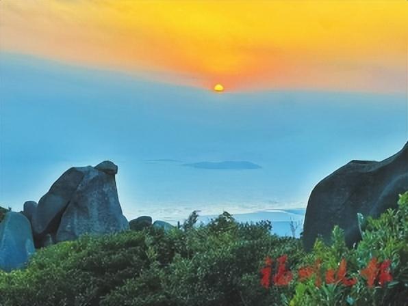 归帆连沧海 云霞映屏峰