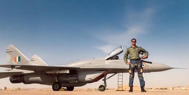 36架歼-10加40架歼-35！巴彻底抛弃F-16，敲碎美国印太战略一角！