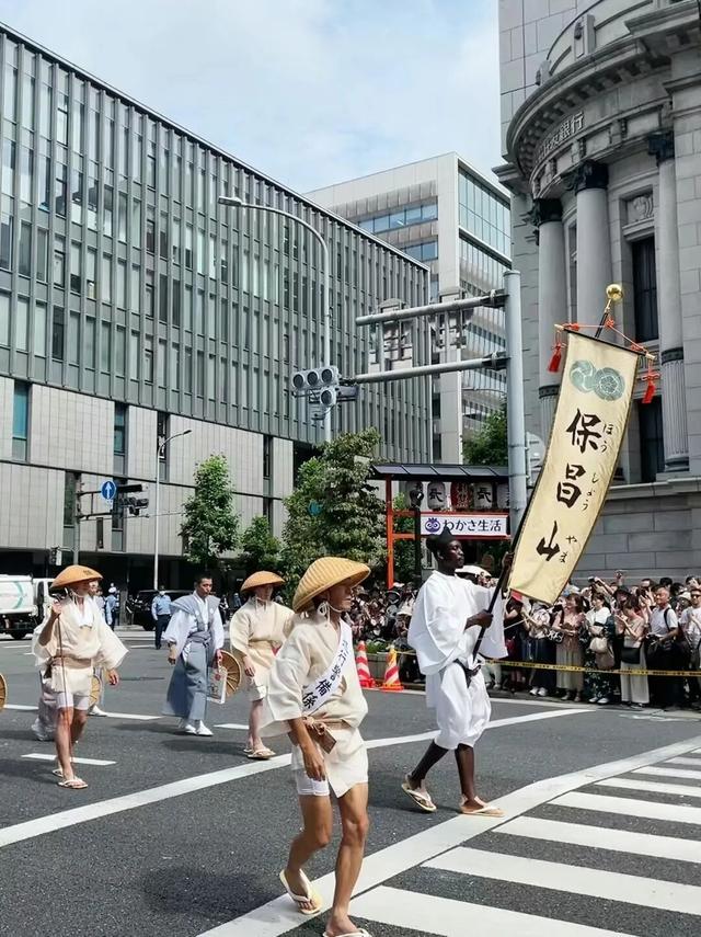 出国游，从乌鲁木齐直飞 16 国