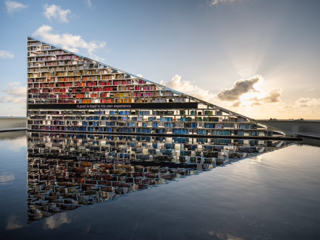 出片率100%！迈阿密海边的“旋转”图书馆