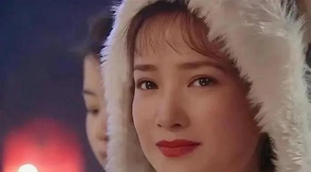 何晴葬礼举行！儿子手捧骨灰，遗像曝光惹泪目，廖京生现身送别