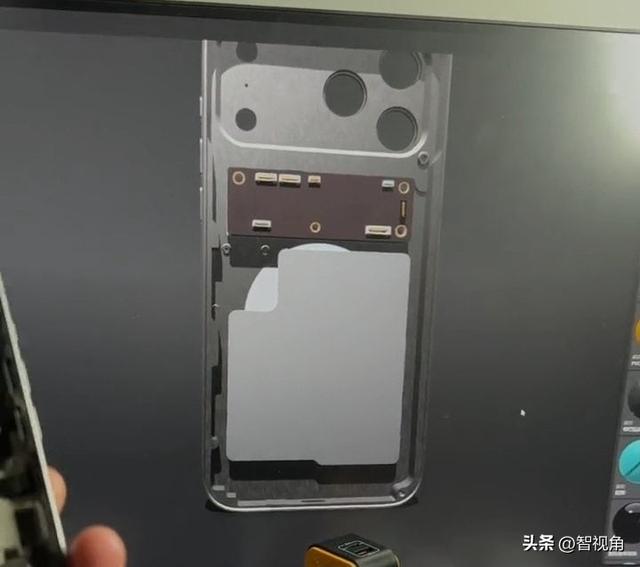 iPhone 17 Pro Max爆料曝光重大升级：金属电池、超大相机模组等