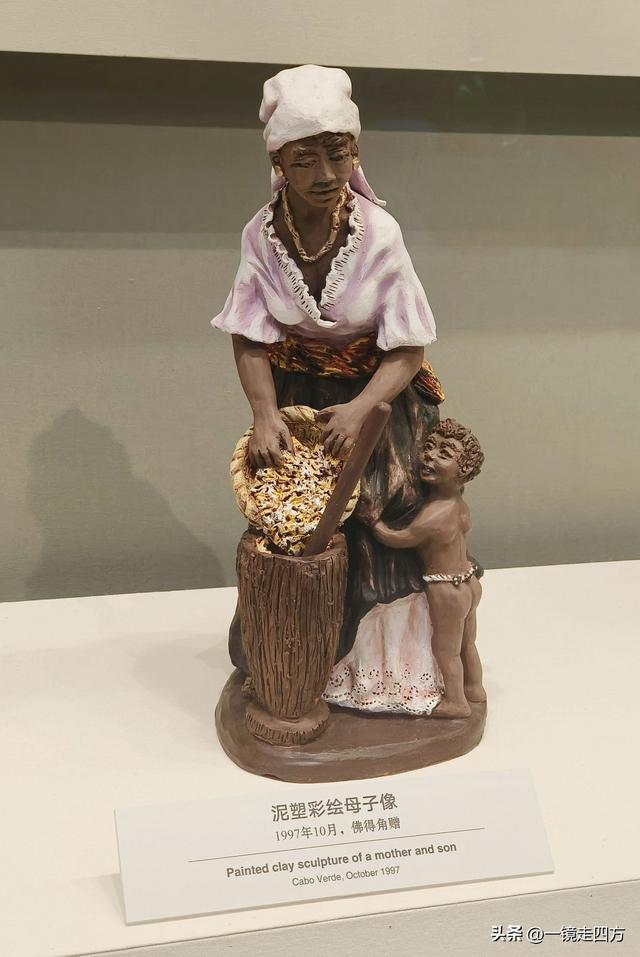 在北京的中央礼品文物管理中心看“一国一物一风情”展览