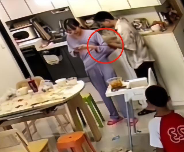 鸡蛋男吵架掀桌不到7天，恶心一幕还是上演了，妻子被指卖惨起号