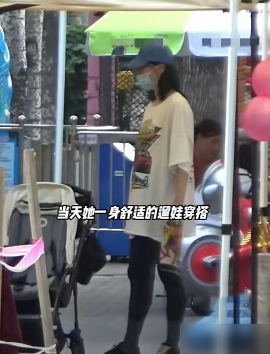 白百何携大儿子现身，17岁元宝戴耳钉扎小辫，小肉脸像前夫陈羽凡