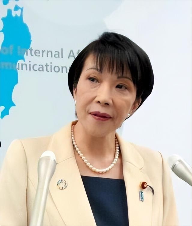不给就加税！日本新首相刚上任，美国要走5500亿军费，高市两头难