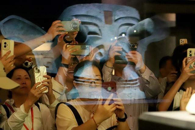 三星堆夜场爆火：18.4万人赴一场时空之1约