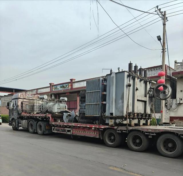 马斯克预言成真！全球抢购中国变压器，美国加税104%反被卡脖子